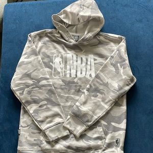 Boys nba camo sweatshirt xl (18-20)